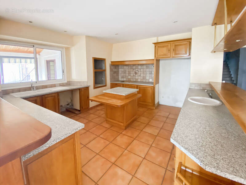 Dpt Gers (32), à vendre Proche de RISCLE château T6 de 327 m² habitables + 580 m² de dépendances attenantes sur 8157 m² de terra - photo 8