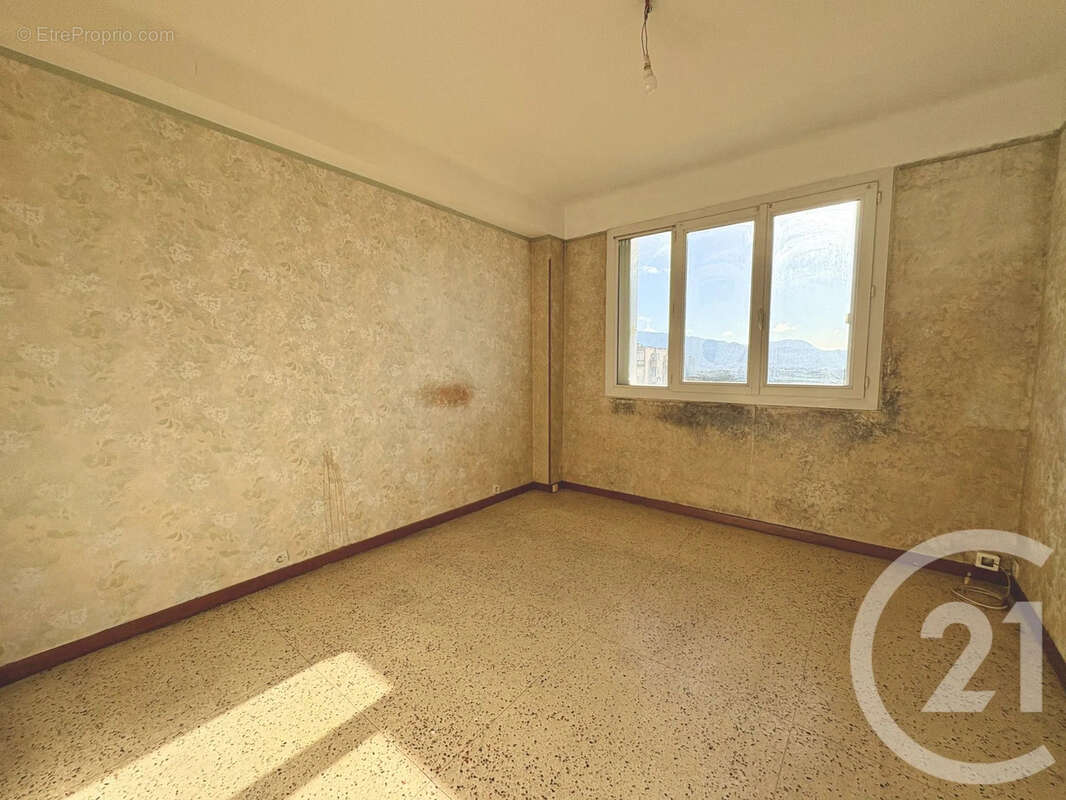 Appartement à MARSEILLE-4E