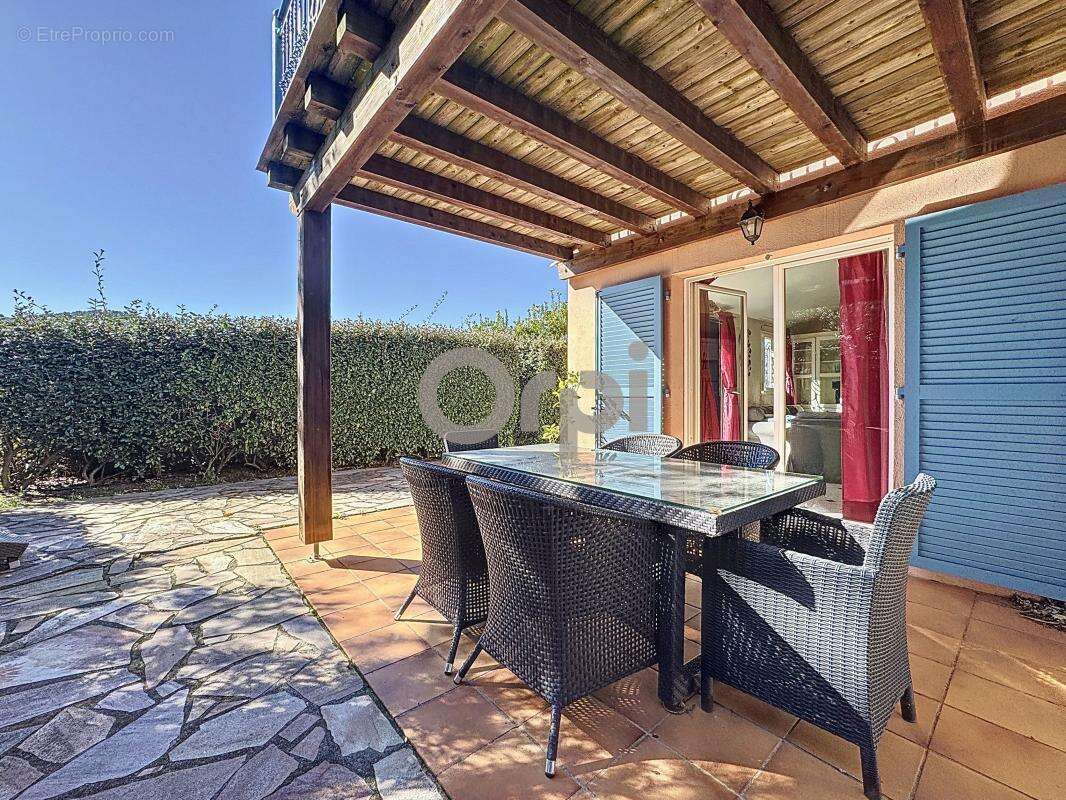 Maison à ROQUEBRUNE-SUR-ARGENS