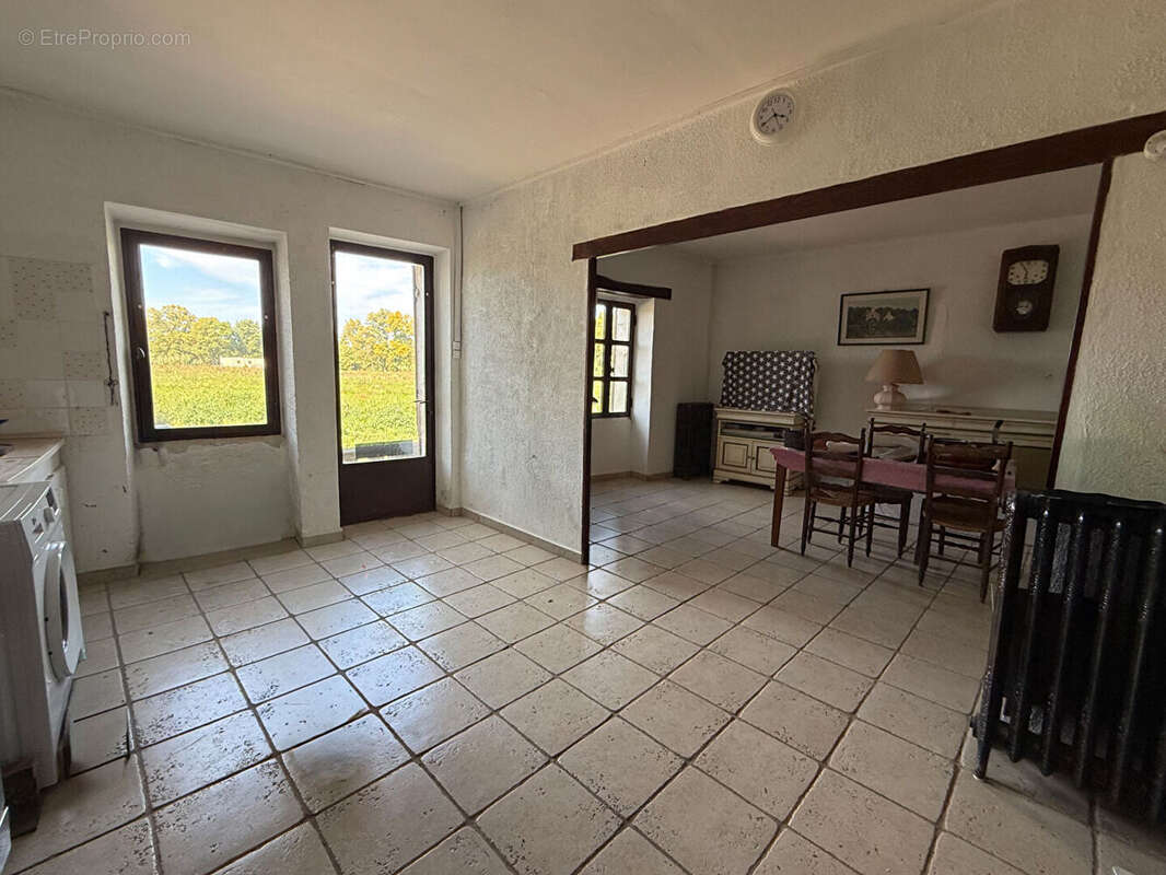 Maison à MENERBES