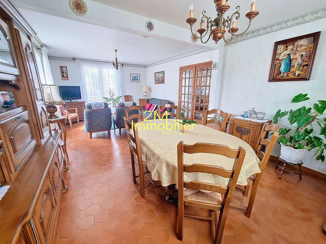 Maison à VAUX-LE-PENIL