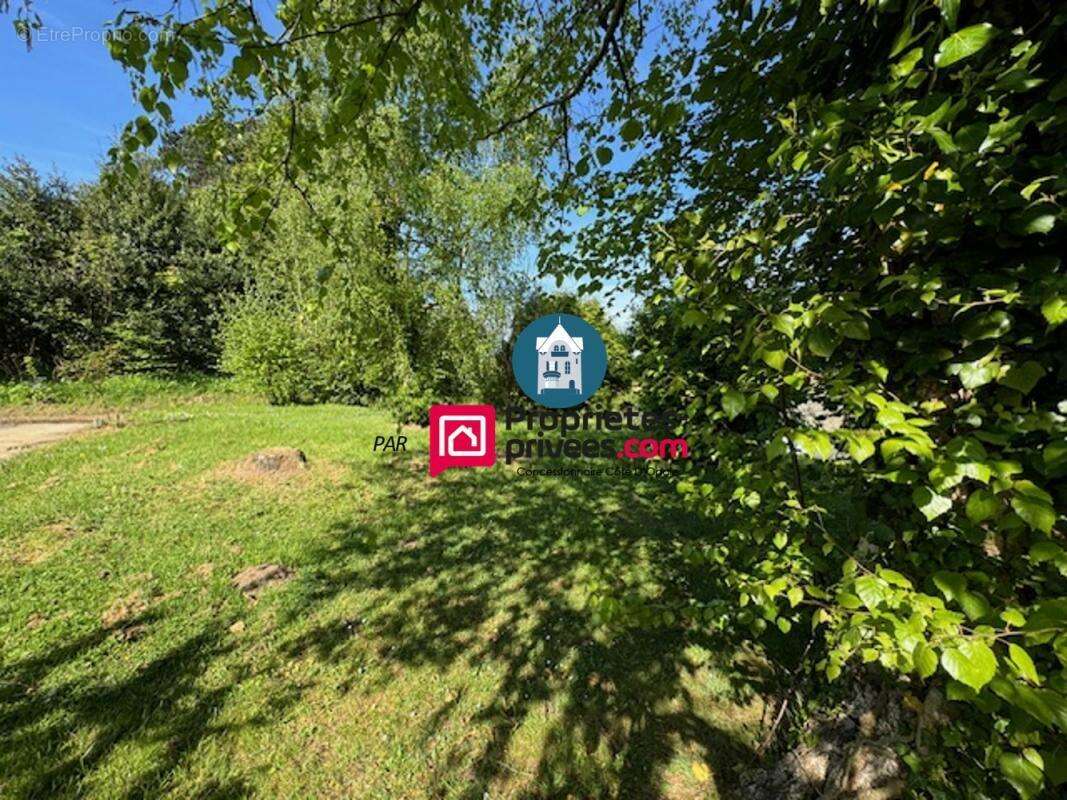 Terrain à SAINT-MARTIN-BOULOGNE