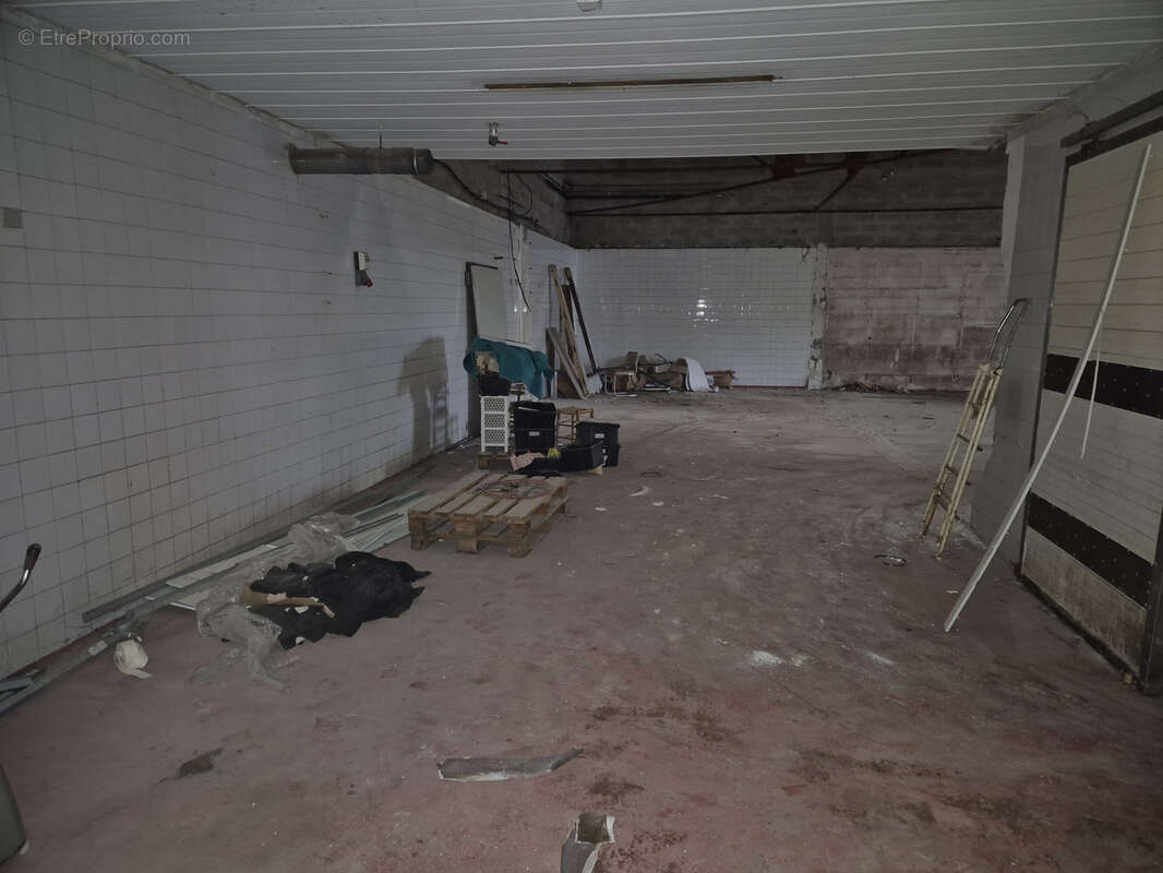 Bâtiment industriel à vendre   Alès • ±660 m2 sur terrain clos 1 389 m2 - photo 30