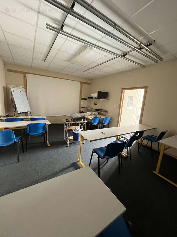 Commerce à MONCE-EN-BELIN