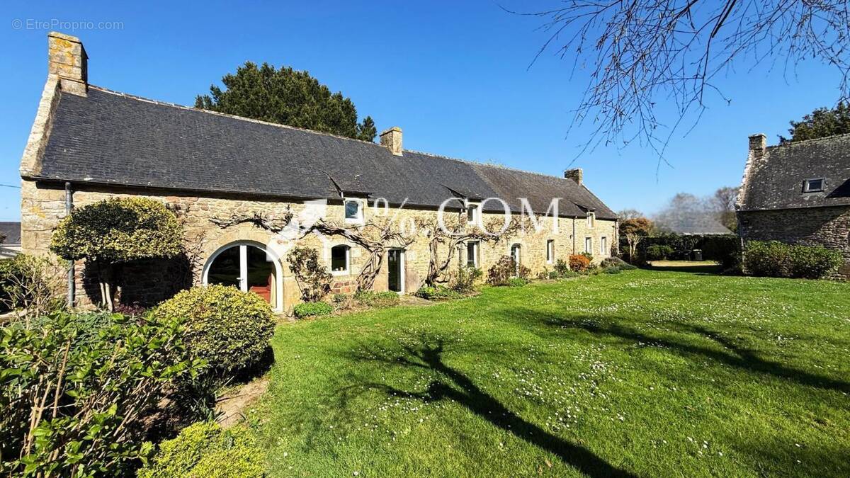 Maison à PLOUGOUMELEN