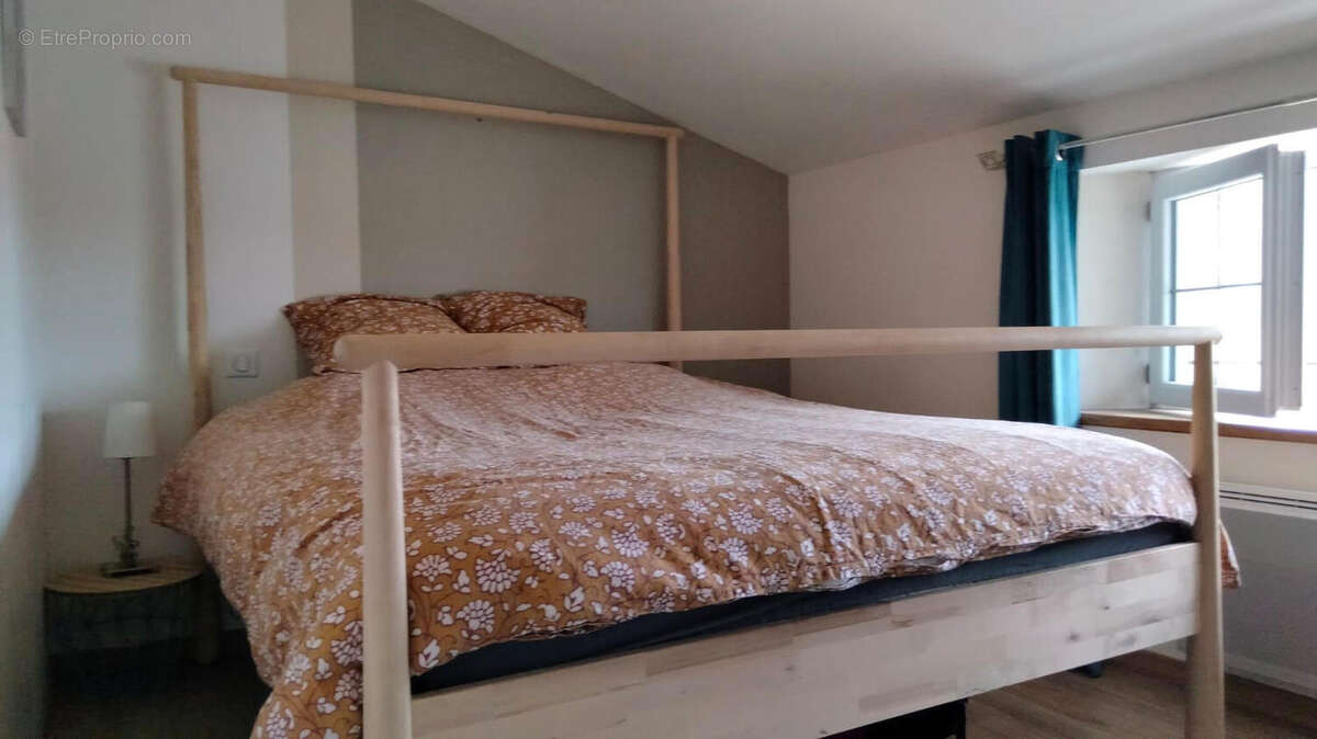 CHAMBRE - Maison à COULGENS