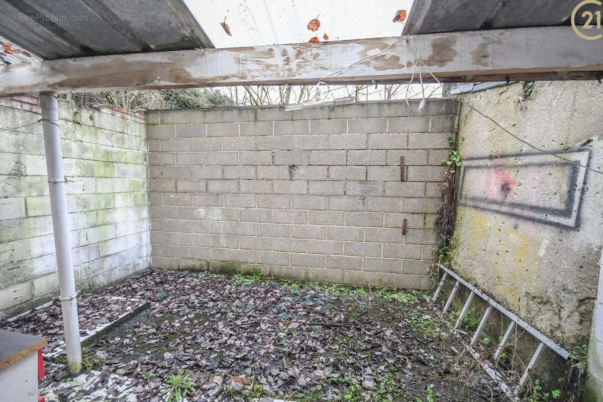 Maison à AVESNES-SUR-HELPE