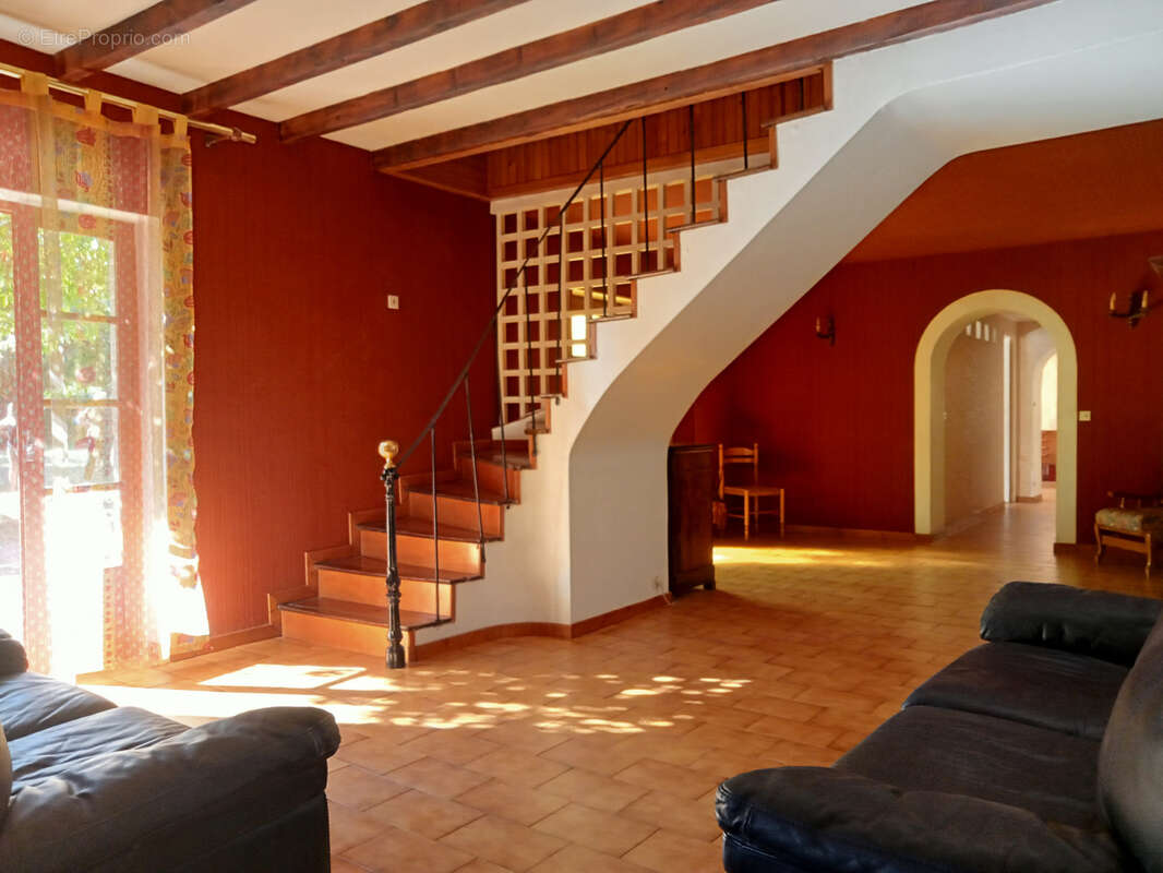 Maison à SAINT-LAURENT-DU-PAPE