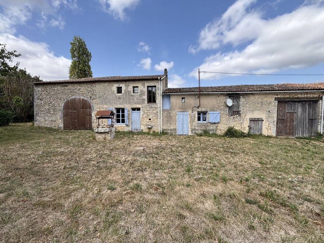 Maison à SAINT-MARTIN-DU-CLOCHER