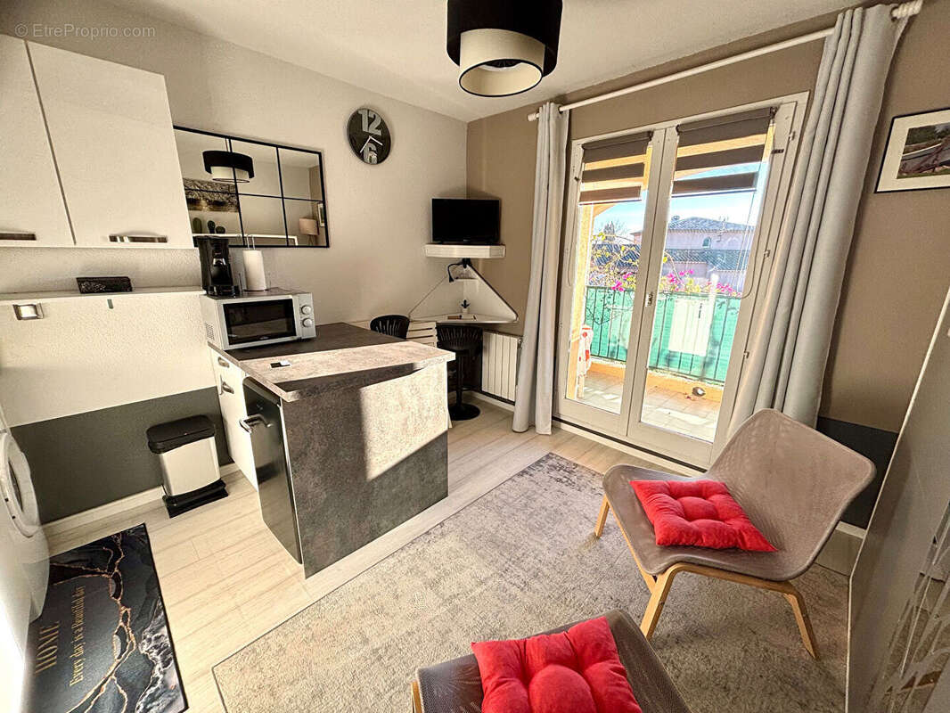 Appartement à LA LONDE-LES-MAURES