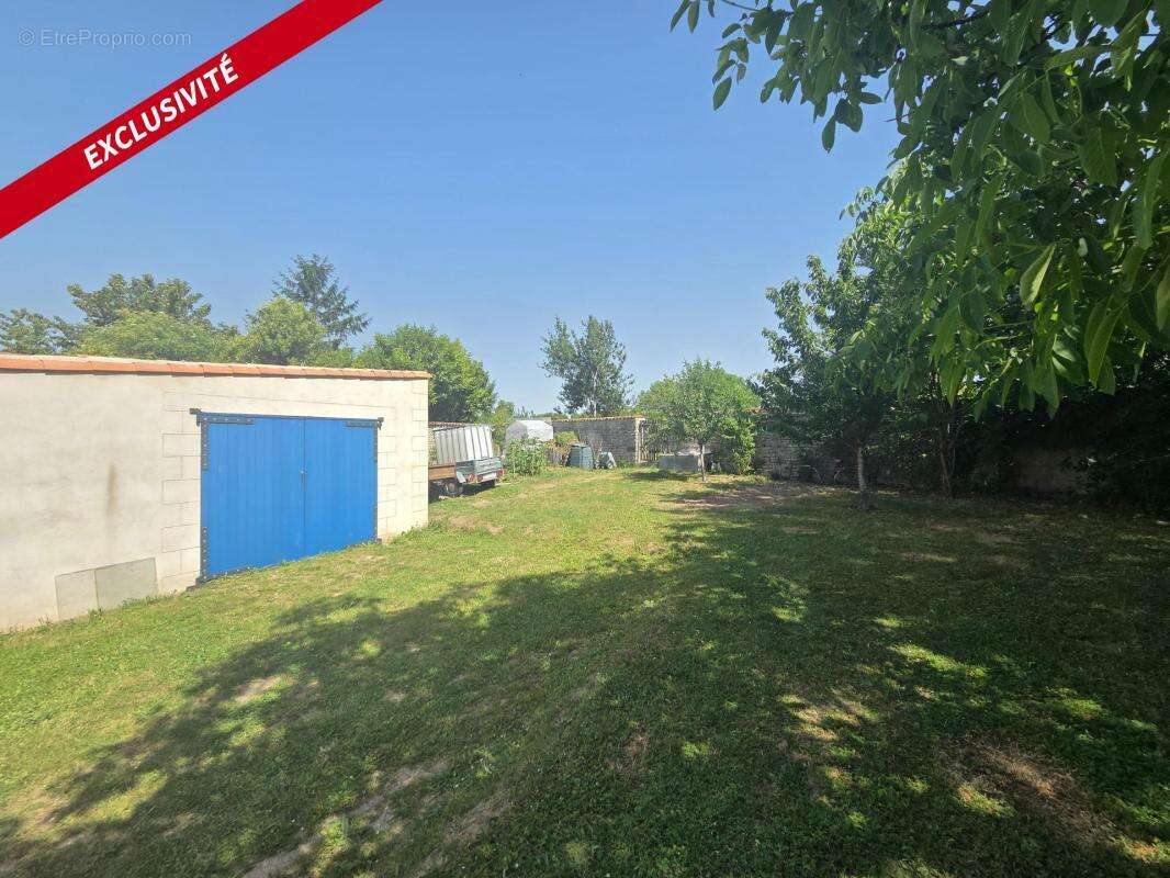 Maison 173 m² avec studio indépendant, piscine et 2 garages - Essouvert 17400 - photo 20