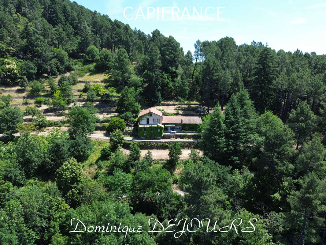 Nichée au cœur de la nature, sans vis-à-vis et avec une vue remarquable, grande maison de 7 (voir 8) chambres et de belles terra - photo 7