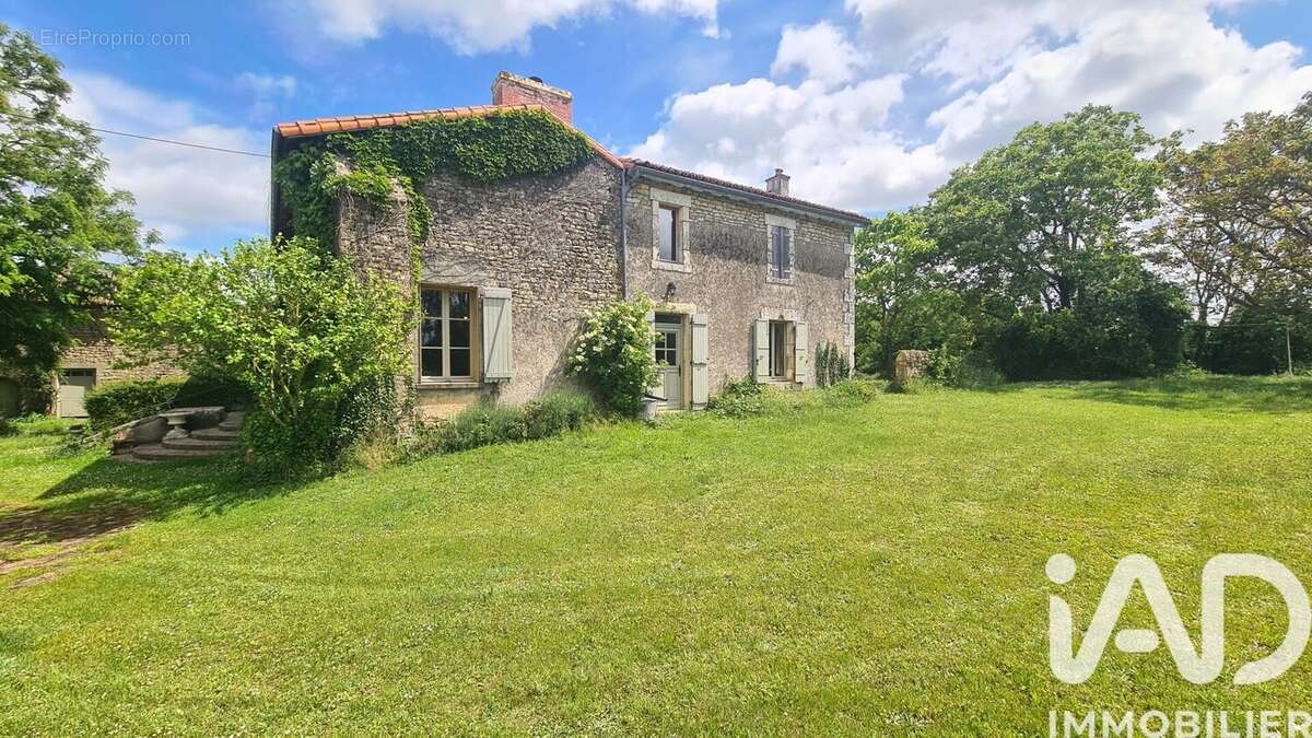 Maison 200 m² à Cherves  - photo 5