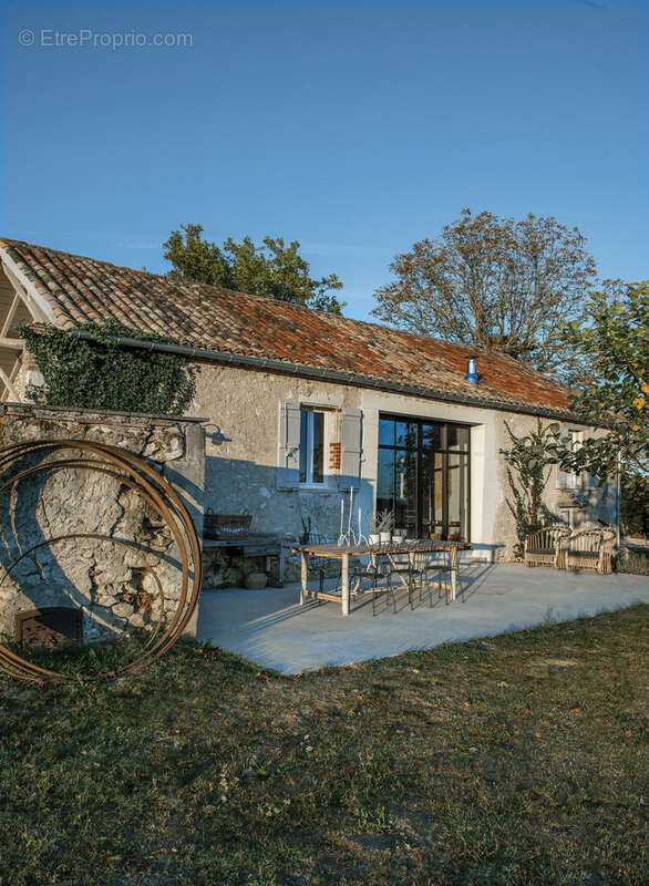 Maison à SAVIGNAC-SUR-LEYZE