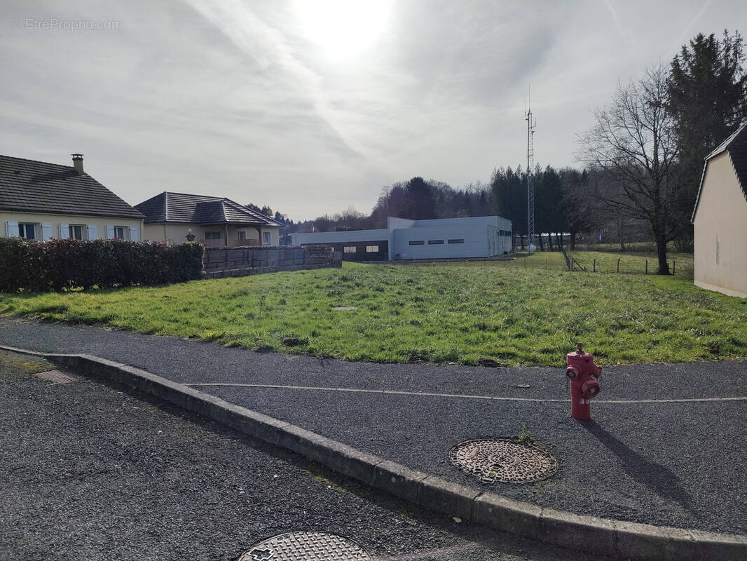 Terrain à ARNAC-POMPADOUR