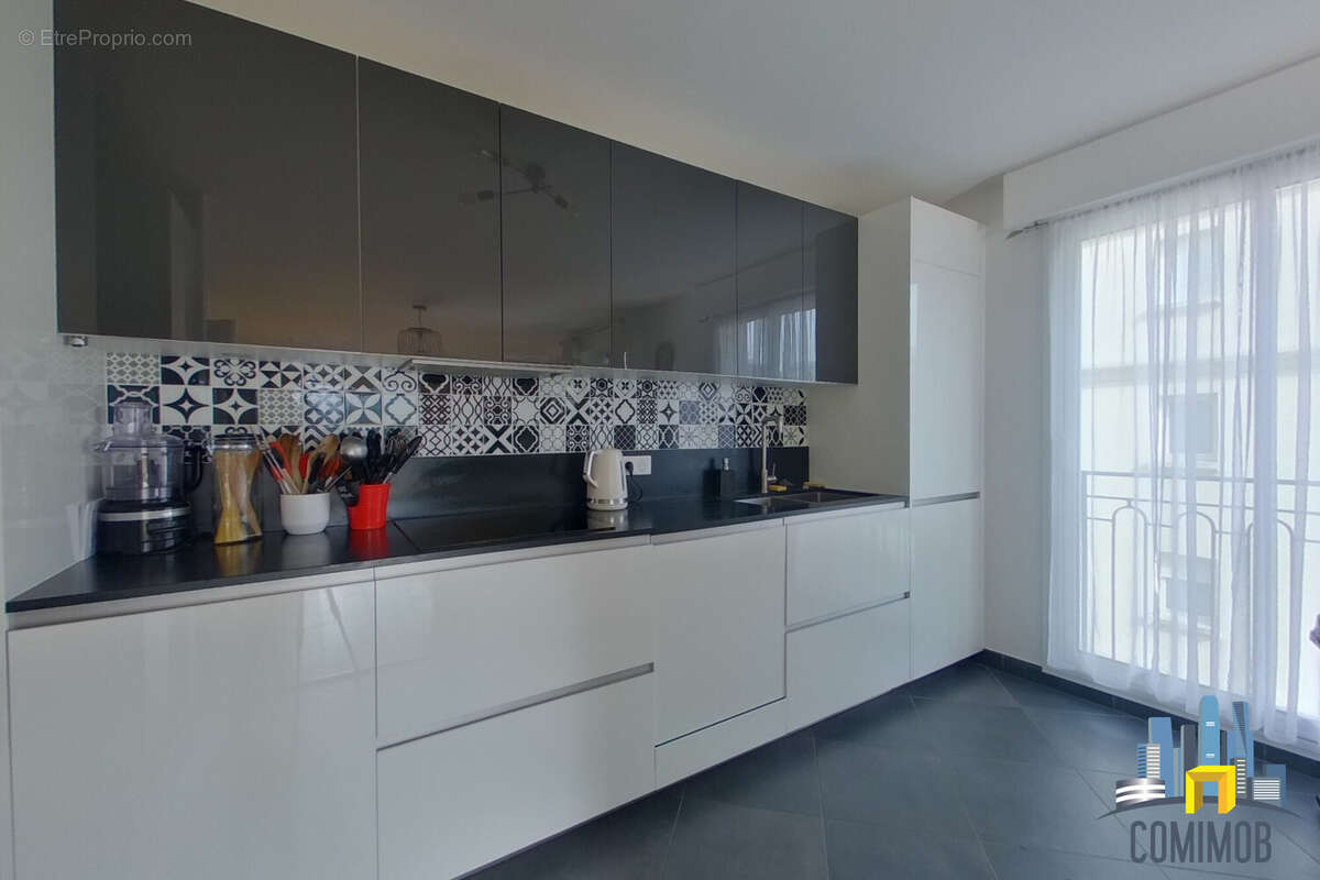 Appartement à LA GARENNE-COLOMBES