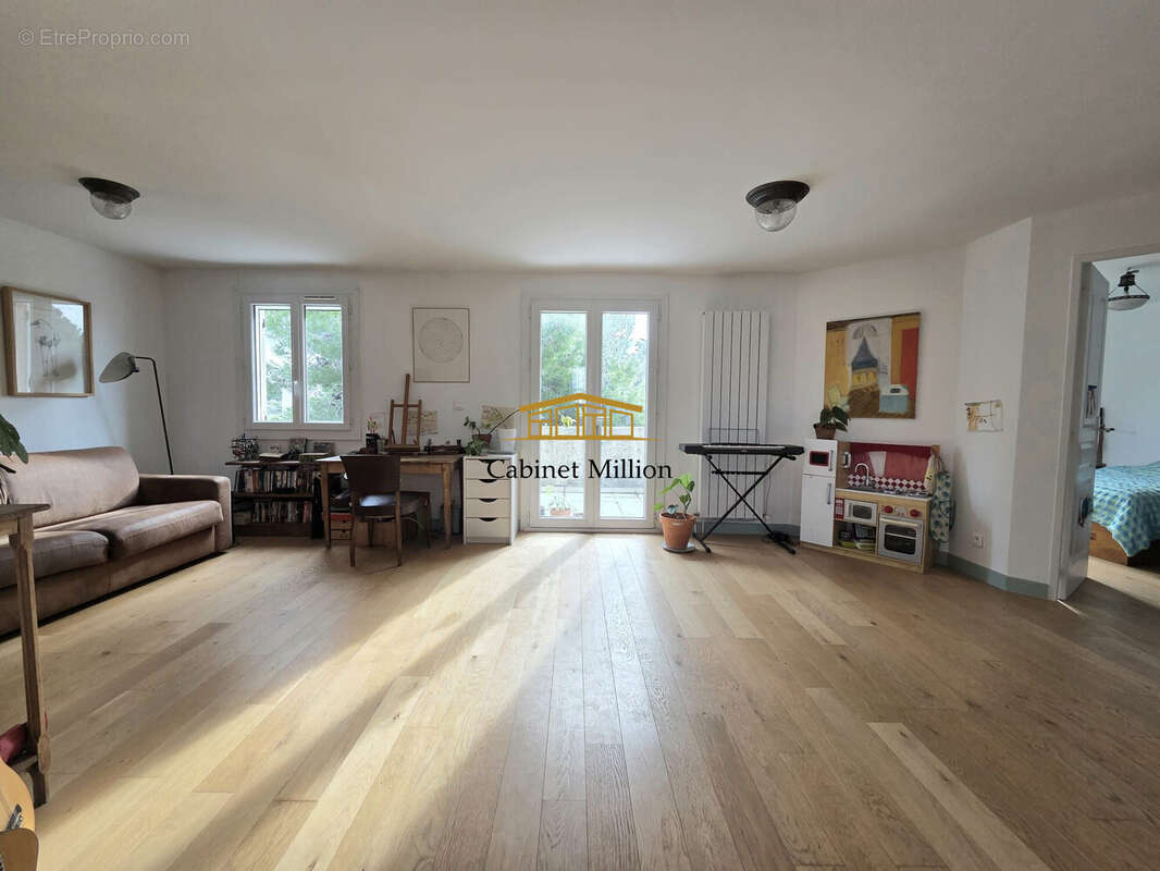 Maison à VIC-LA-GARDIOLE