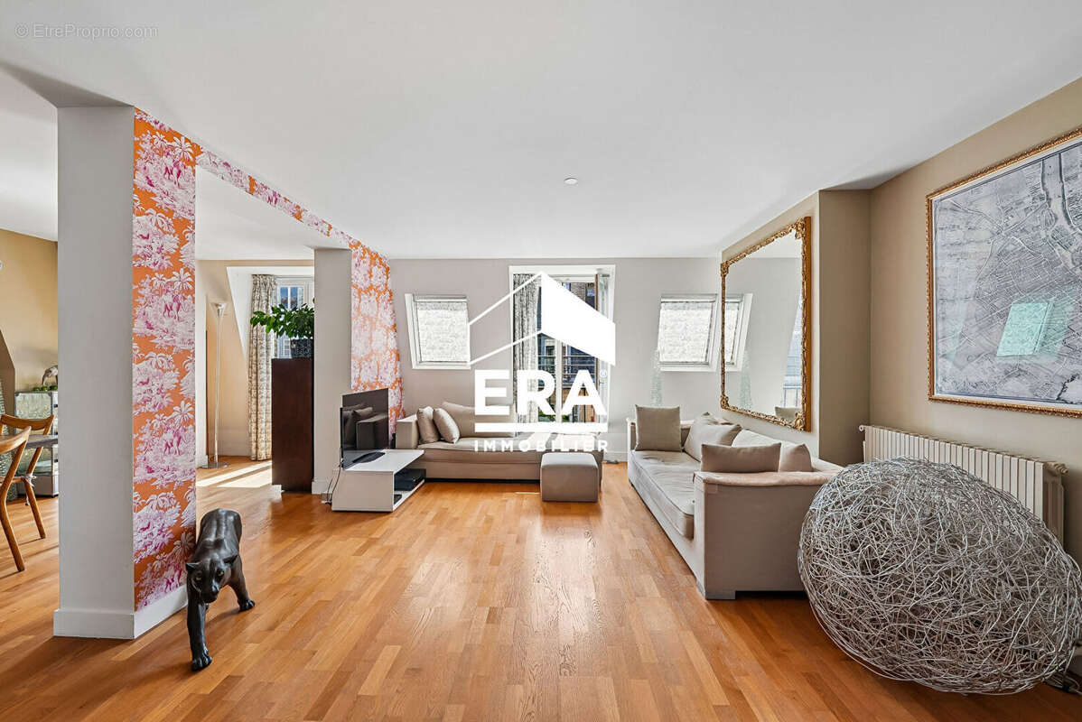 Appartement à PARIS-8E