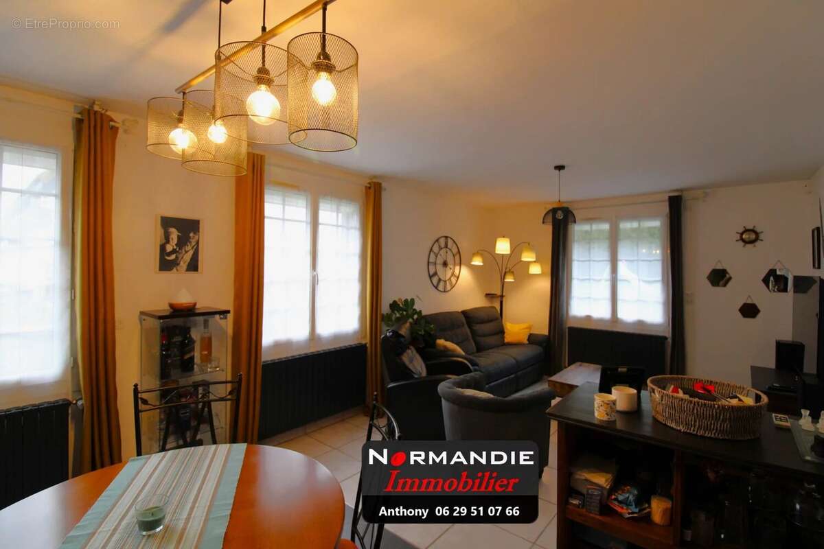 Maison à GRUCHET-LE-VALASSE