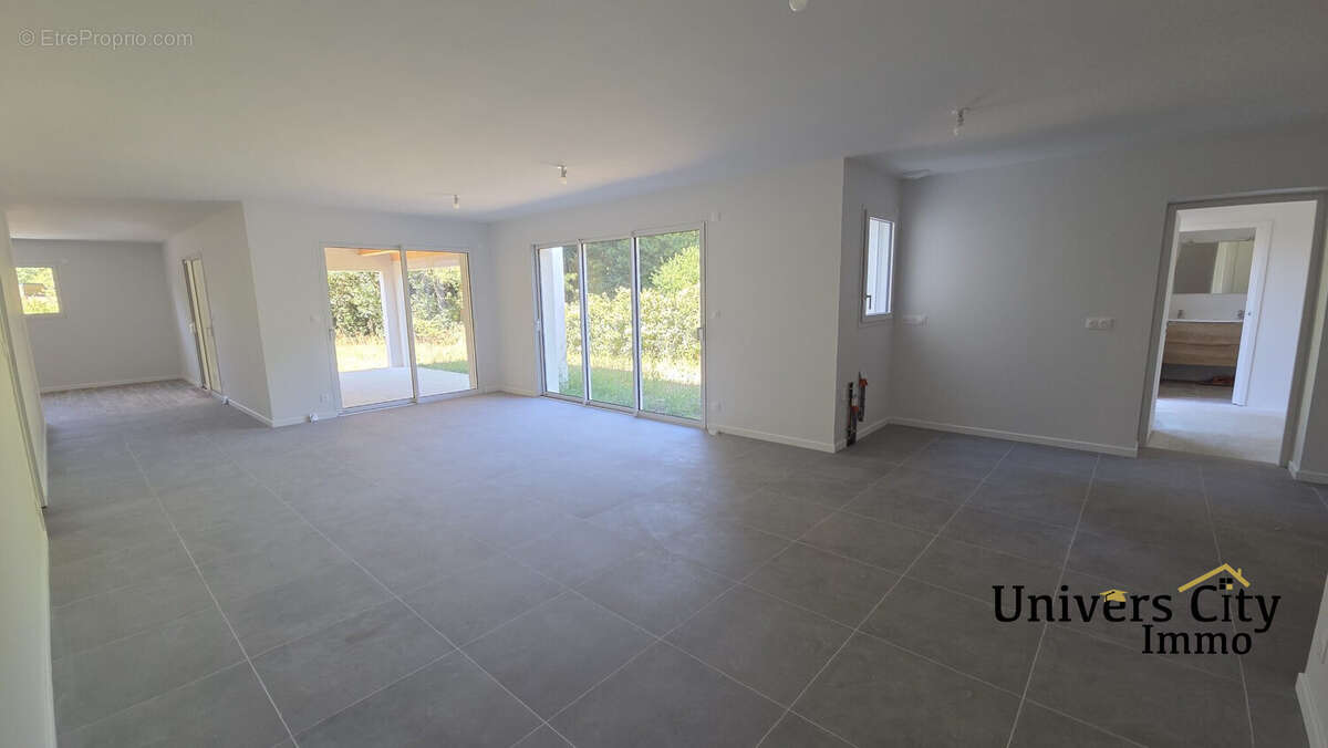 Maison 143 m² à Saint-Gervais  - photo 4