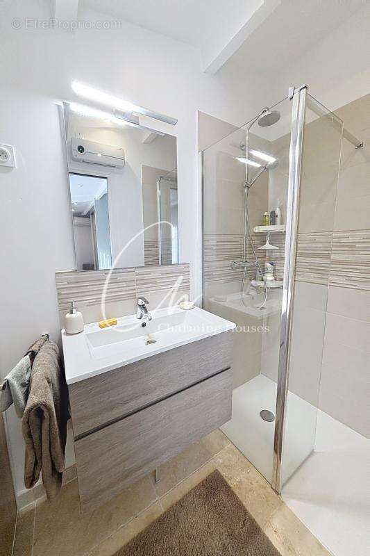 Maison à FONTVIEILLE