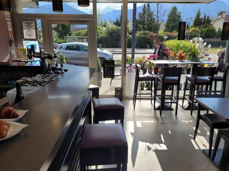 Commerce à SAINT-EGREVE