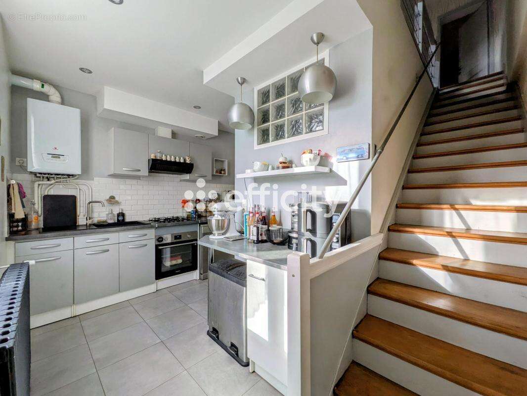 Maison à CINQ-MARS-LA-PILE