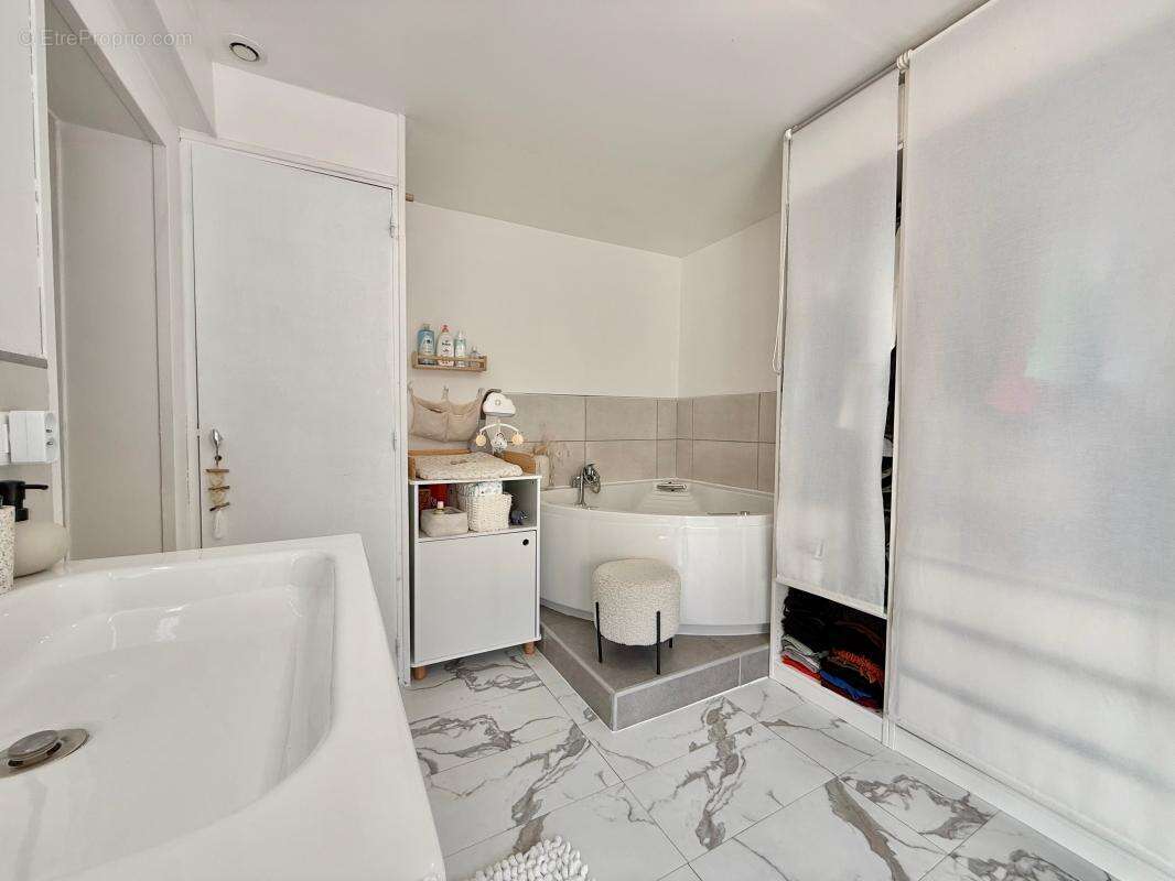 Appartement à CHENOVE