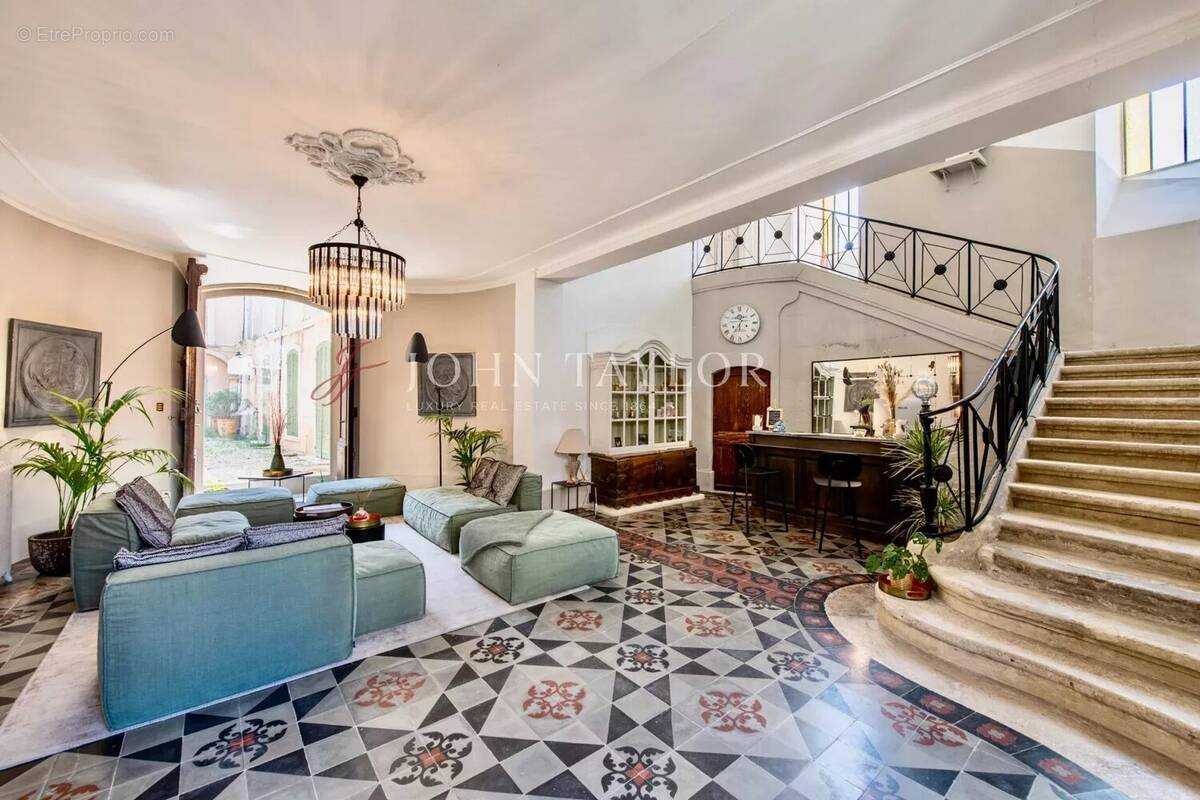 Maison à L'ISLE-SUR-LA-SORGUE