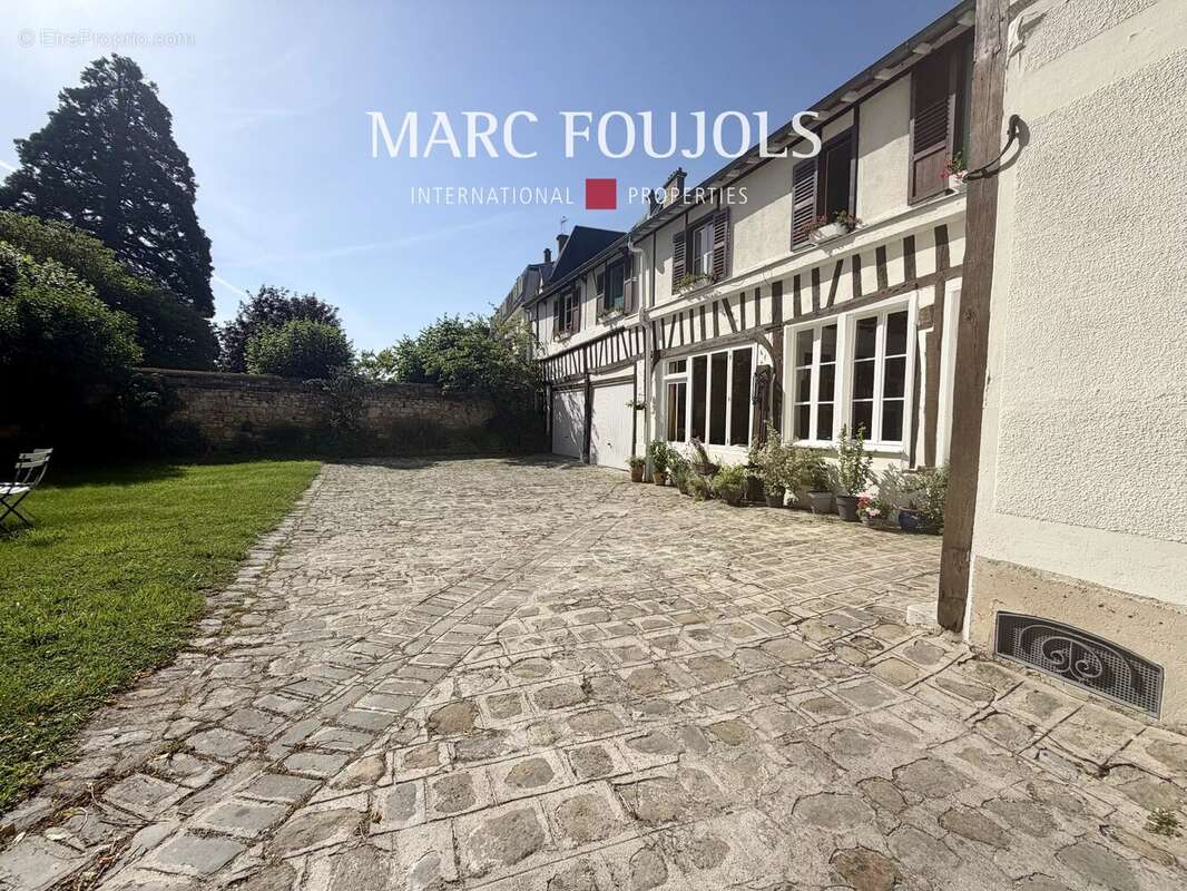 Maison à COMPIEGNE