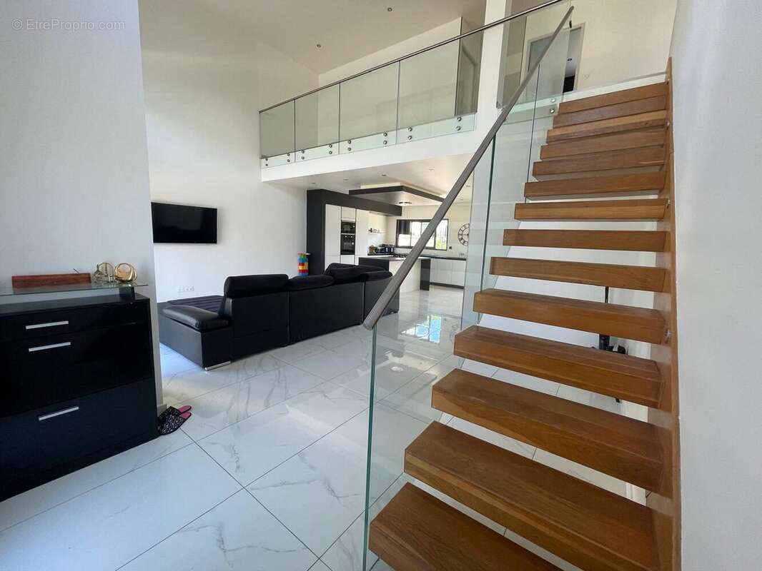 Maison 165 m² à Saint-Erblon  - photo 3