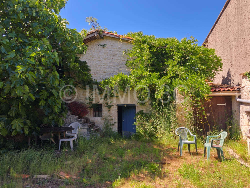Maison à CHEF-BOUTONNE