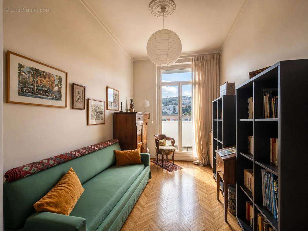 Appartement de 5 pièces de 174 m² à Saint-Étienne - photo 8
