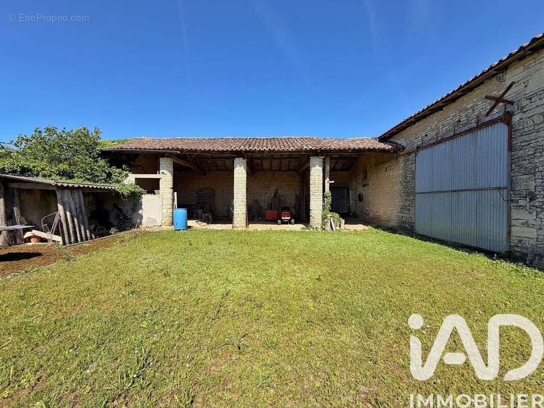 Maison 155 m² à Vervant  - photo 7