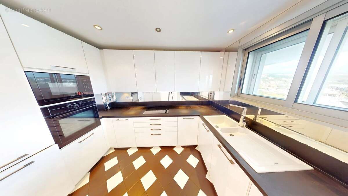 Appartement à VILLENEUVE-LOUBET