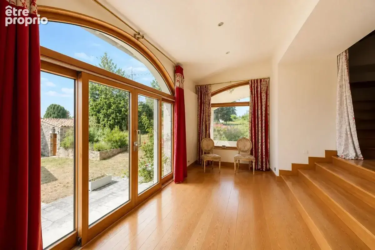 Maison de 10 pièces de 345.72 m² à Montravers - photo 5