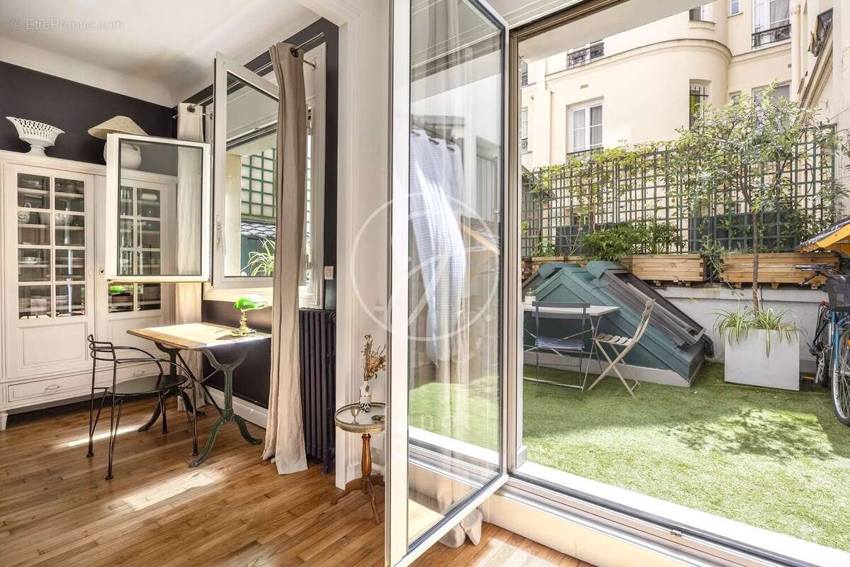 Appartement à PARIS-7E