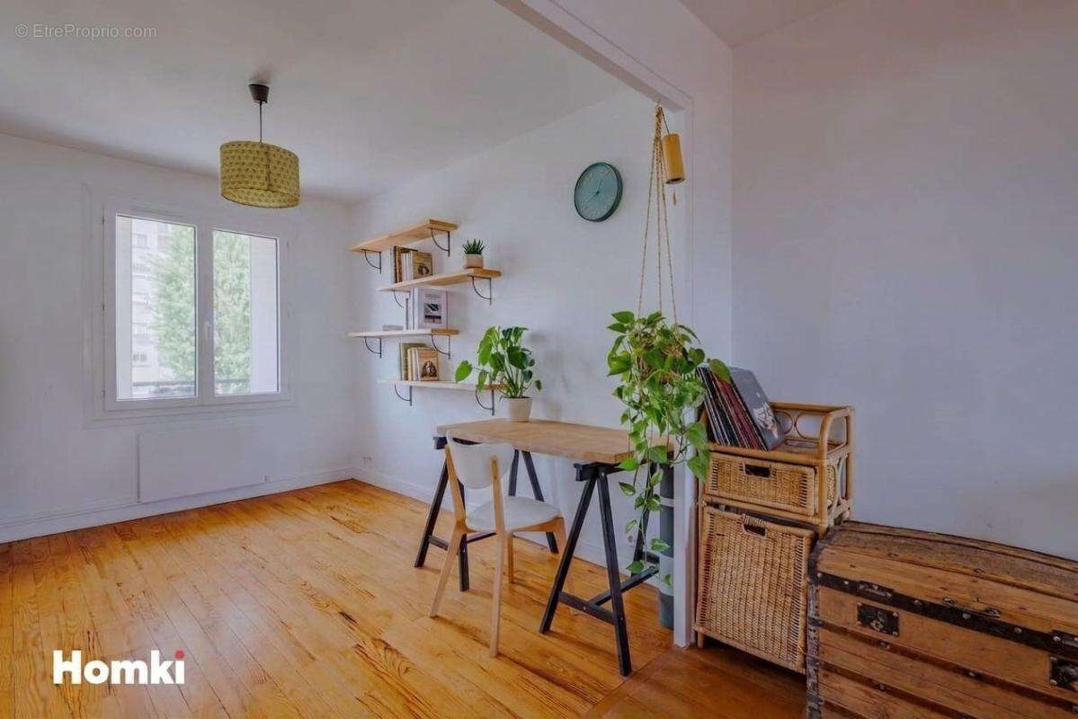 T3 (poss T4) de 68 m² - Balcon - Cave - Gratte-Ciel - photo 5