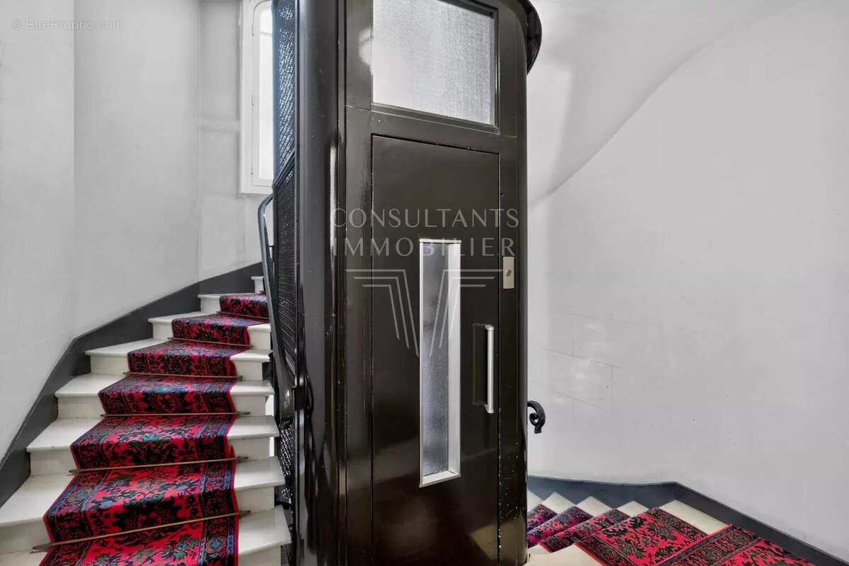 Appartement à PARIS-17E