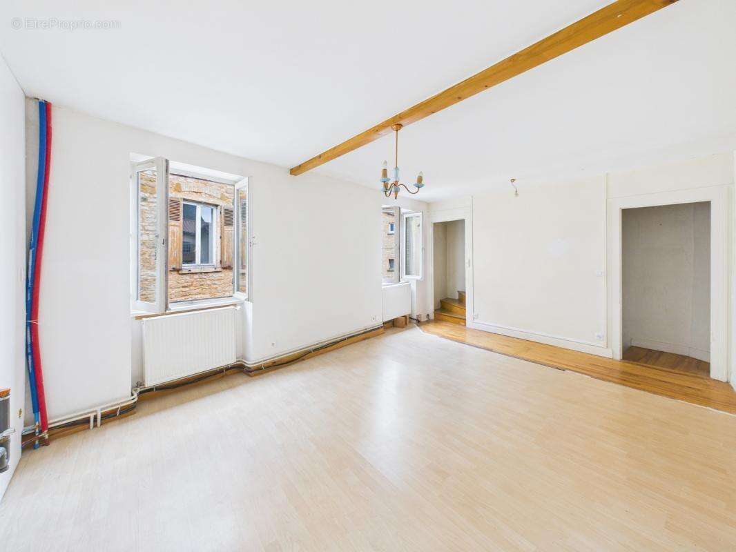 Maison à CHAZAY-D&#039;AZERGUES