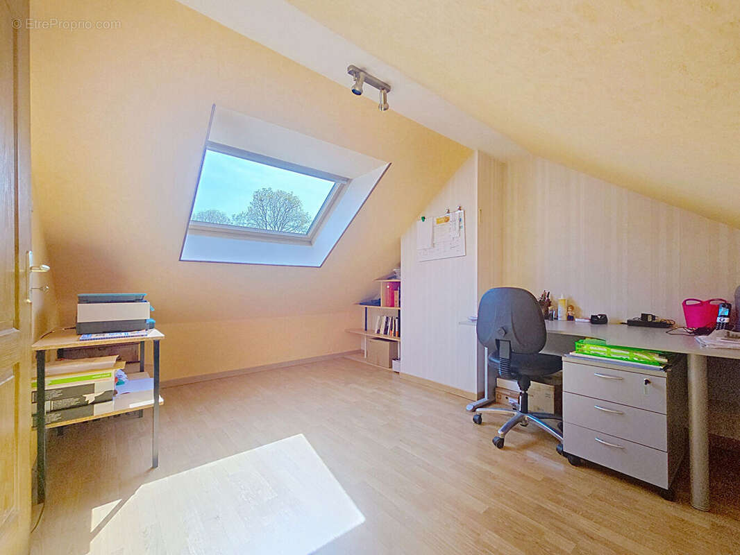 VALSEME - Maison 6 pièce(s) avec garages et dépendances - photo 16