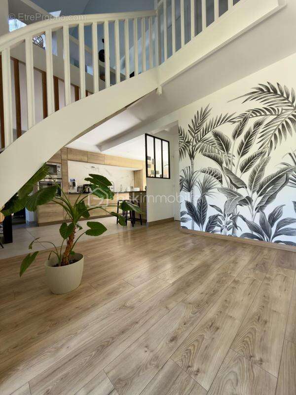 Maison à LA CHAPELLE-DES-MARAIS