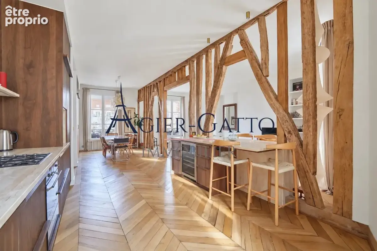 Marais historique - superbe appartement de 143 m² rénové par architecte, avec réception de plus de 60 m² et 3 chambres, à quelqu - photo 2
