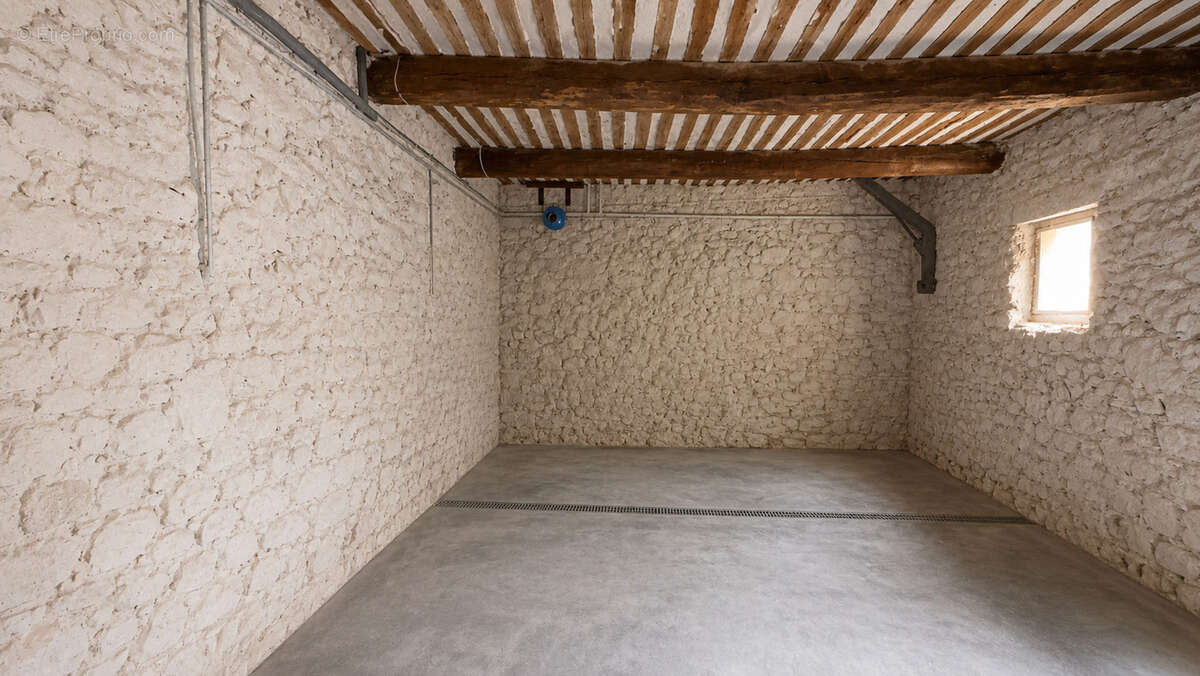 172 m2 - Grand potentiel - Toiture neuve - 10 couchages - Jardinet - photo 4
