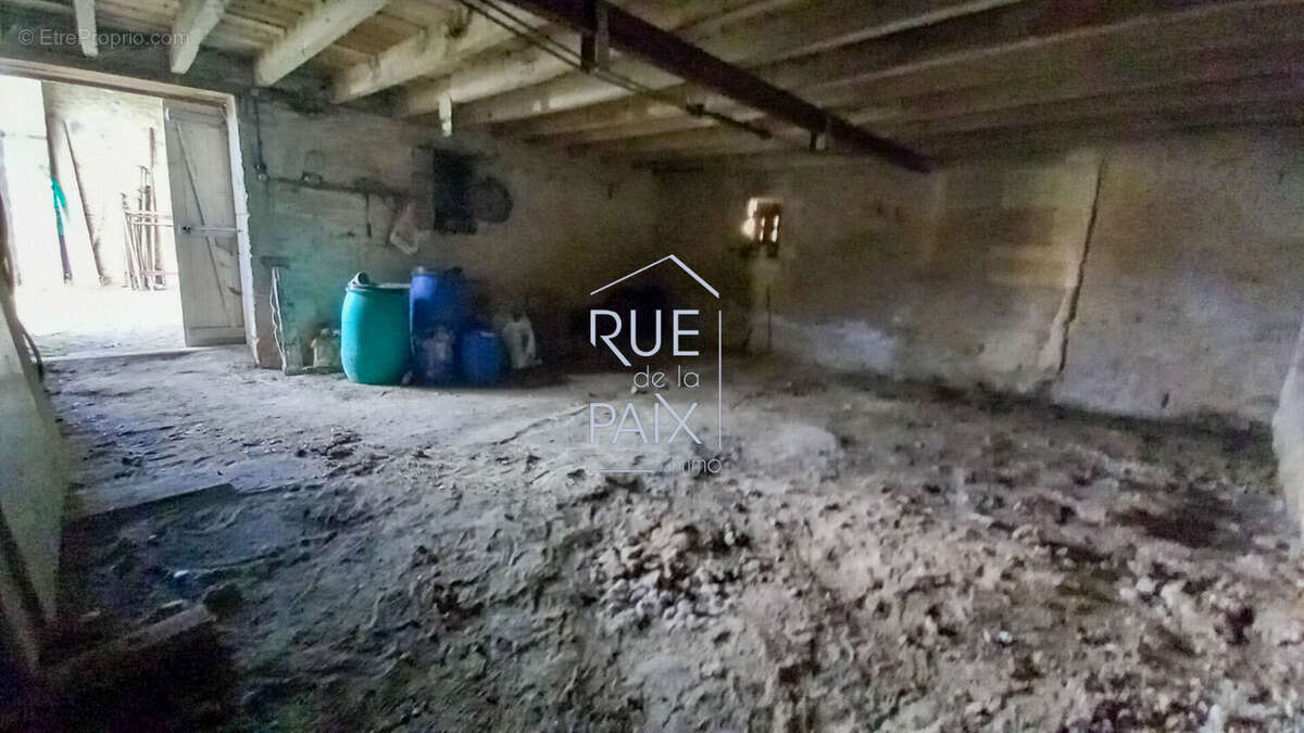 Maison à LENCLOITRE