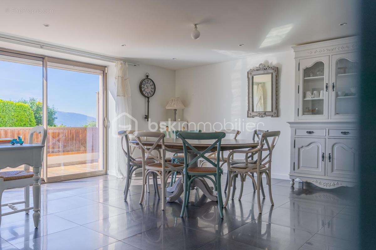Appartement à PRINGY