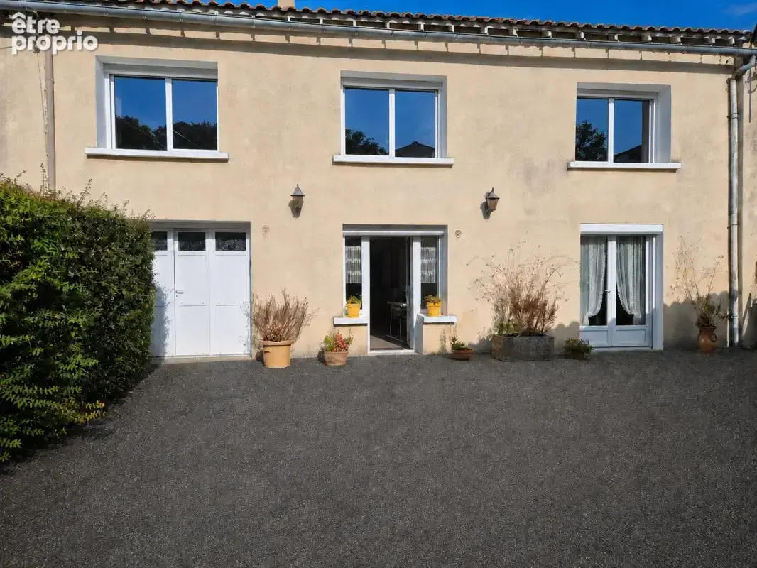 Maison à AIGRE