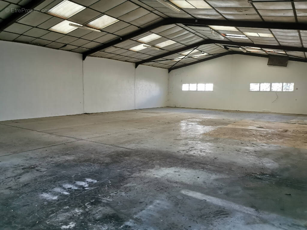 Commerce à SAINT-MARTIN-DE-VALGALGUES