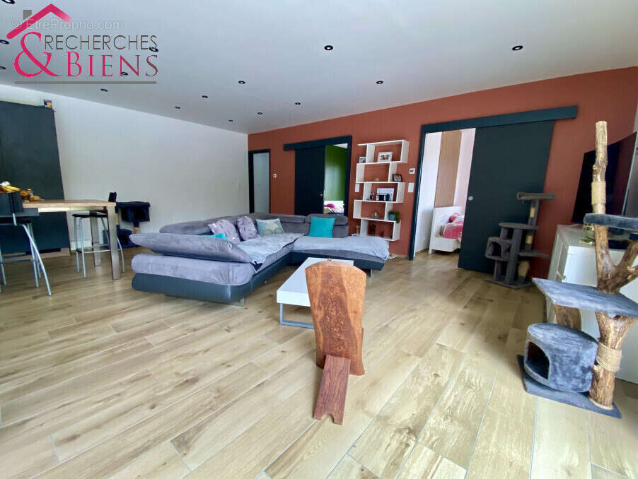 Maison à EMONDEVILLE