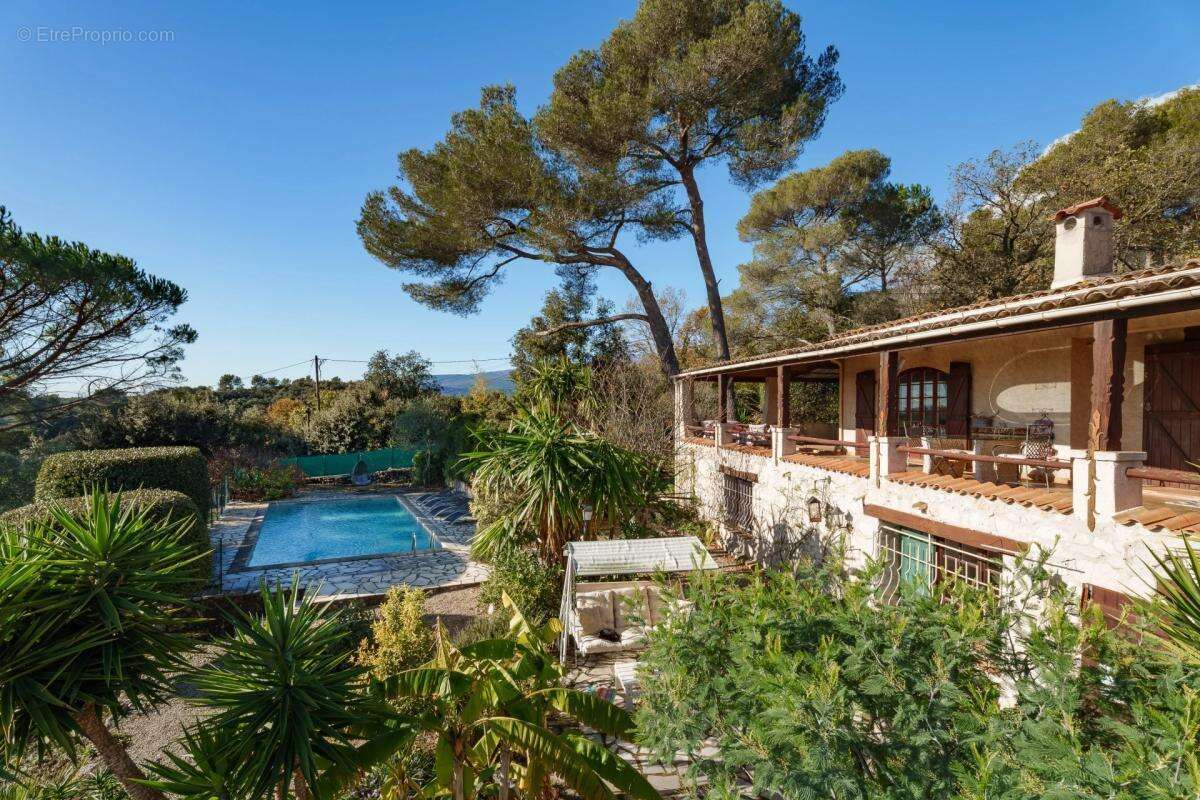 Maison à TOURRETTES-SUR-LOUP